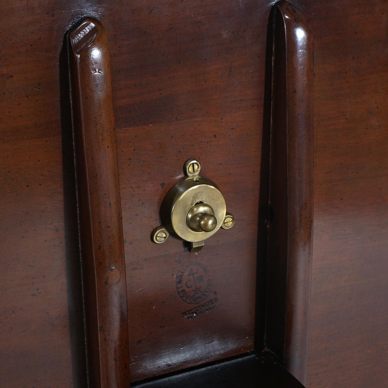 Kittinger Williamsburg Queen Anne Style Mahogany Tilt Top Candle Stand 20thC