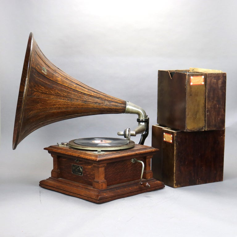 Antique Victor Victrola V Oak Phonograph with Oak Horn & Vinyl Records C1910