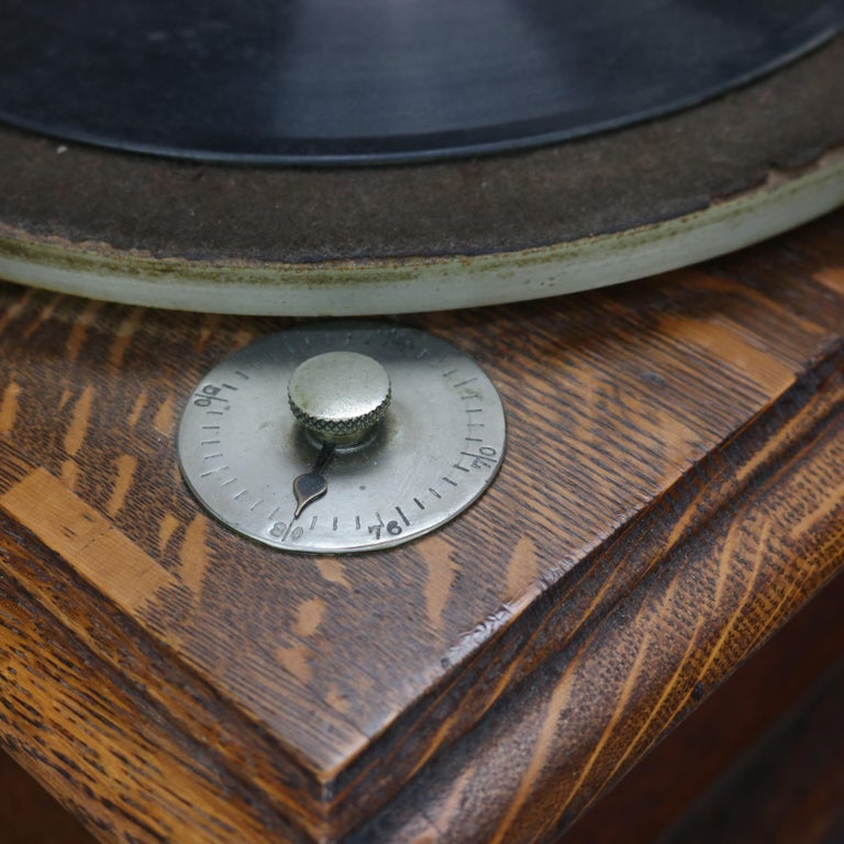 Antique Victor Victrola V Oak Phonograph with Oak Horn & Vinyl Records C1910
