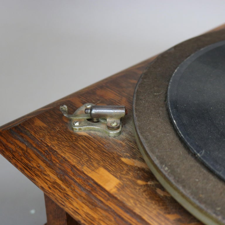 Antique Victor Victrola V Oak Phonograph with Oak Horn & Vinyl Records C1910