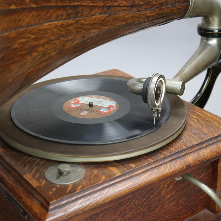 Antique Victor Victrola V Oak Phonograph with Oak Horn & Vinyl Records C1910