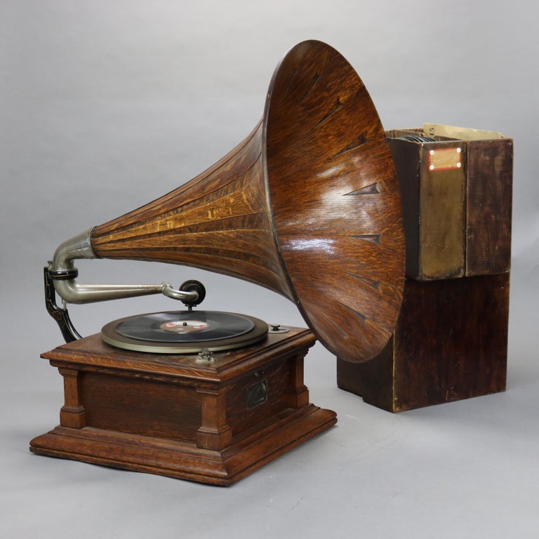 Antique Victor Victrola V Oak Phonograph with Oak Horn & Vinyl Records C1910