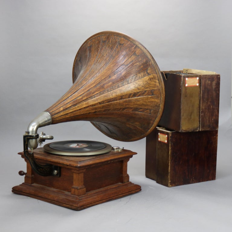 Antique Victor Victrola V Oak Phonograph with Oak Horn & Vinyl Records C1910