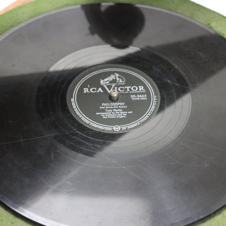 Antique Victor V Victrola Oak Disk Player & Horn C1910