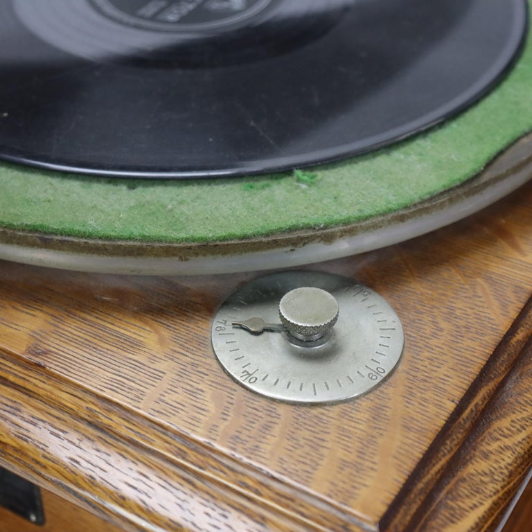 Antique Victor V Victrola Oak Disk Player & Horn C1910