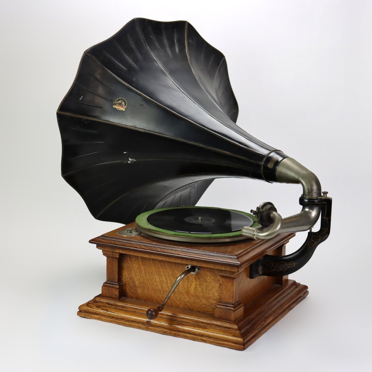 Antique Victor V Victrola Oak Disk Player & Horn C1910