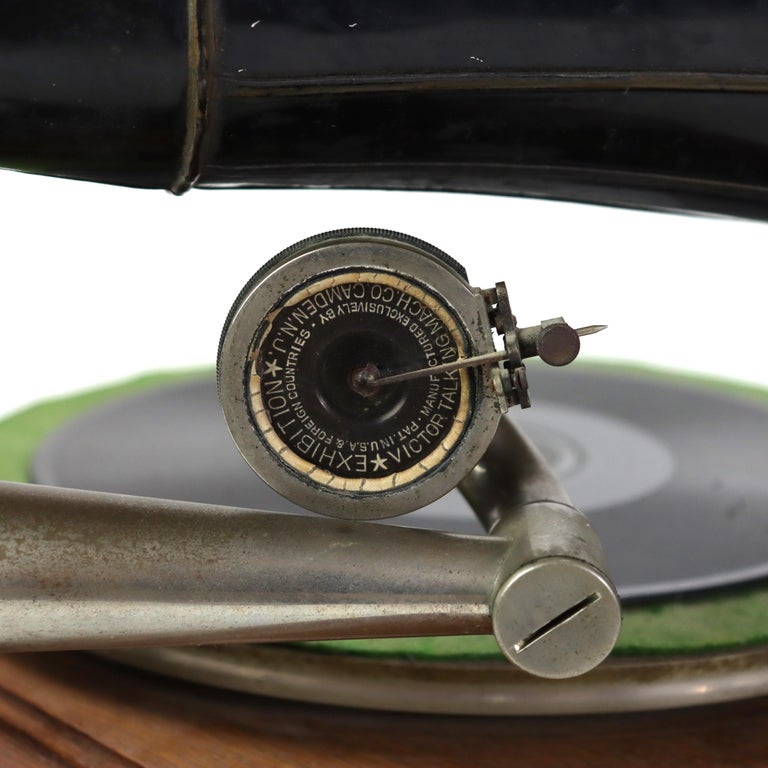 Antique Victor V Victrola Oak Disk Player & Horn C1910