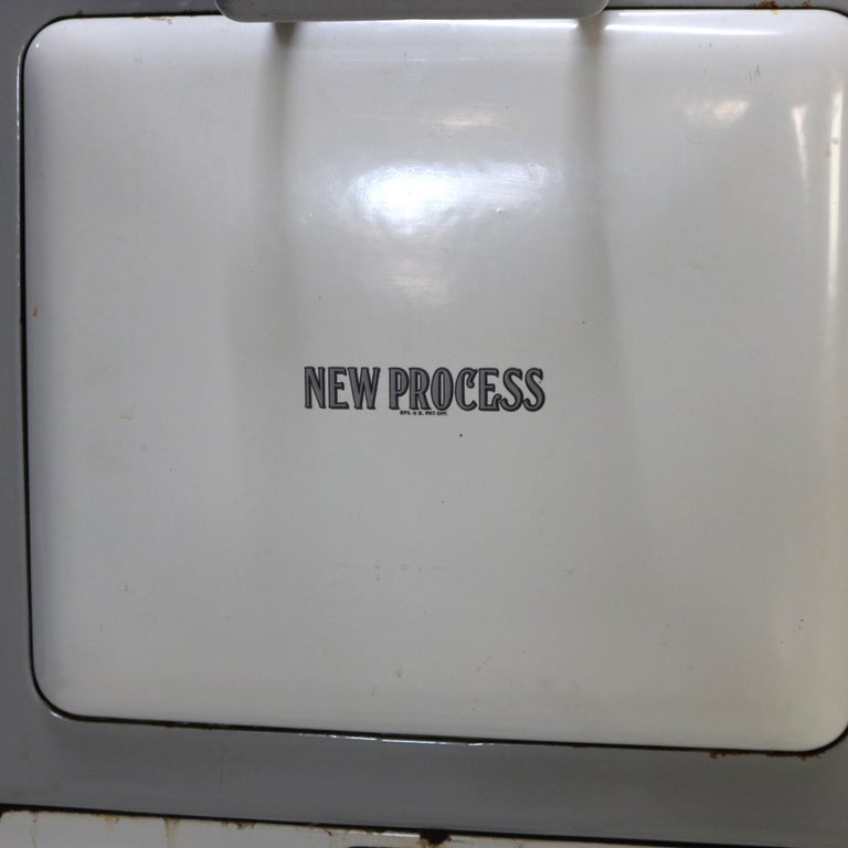 Antique Perfection Stove Co. New Process Enameled Stove Model CR-6-42 C1929