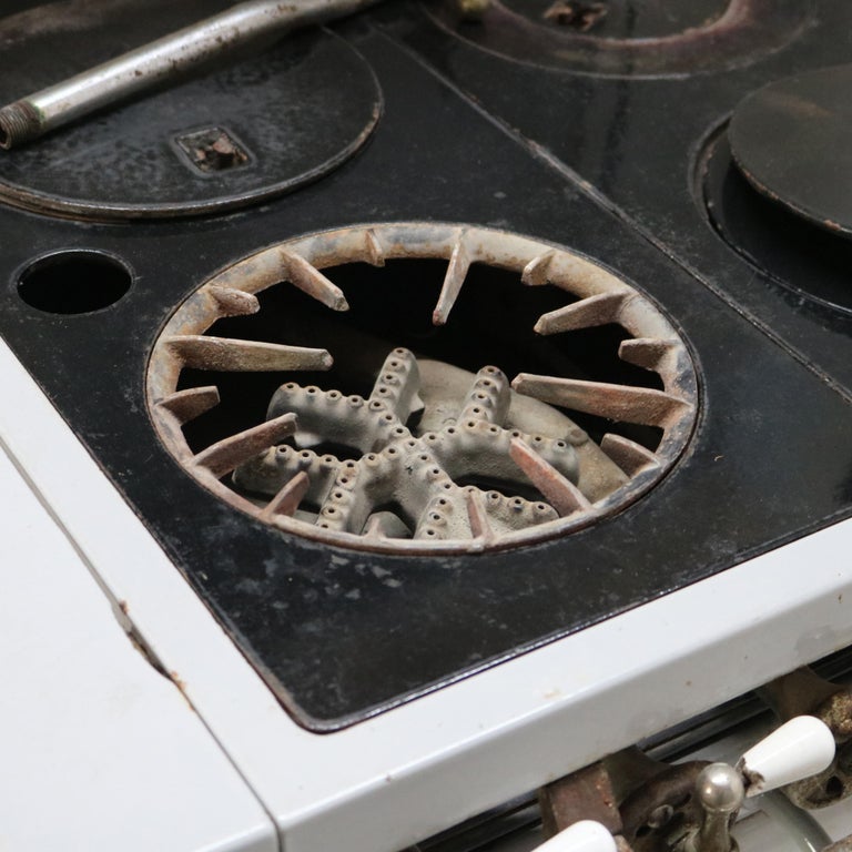 Antique Perfection Stove Co. New Process Enameled Stove Model CR-6-42 C1929