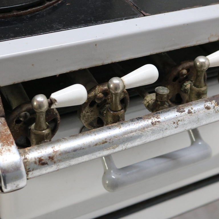 Antique Perfection Stove Co. New Process Enameled Stove Model CR-6-42 C1929