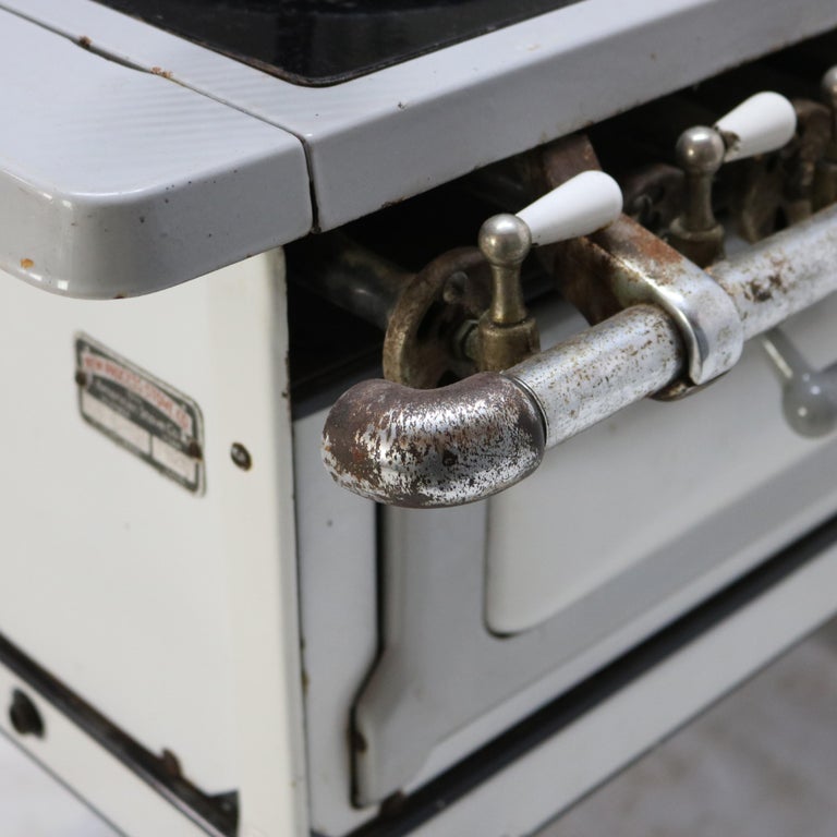 Antique Perfection Stove Co. New Process Enameled Stove Model CR-6-42 C1929