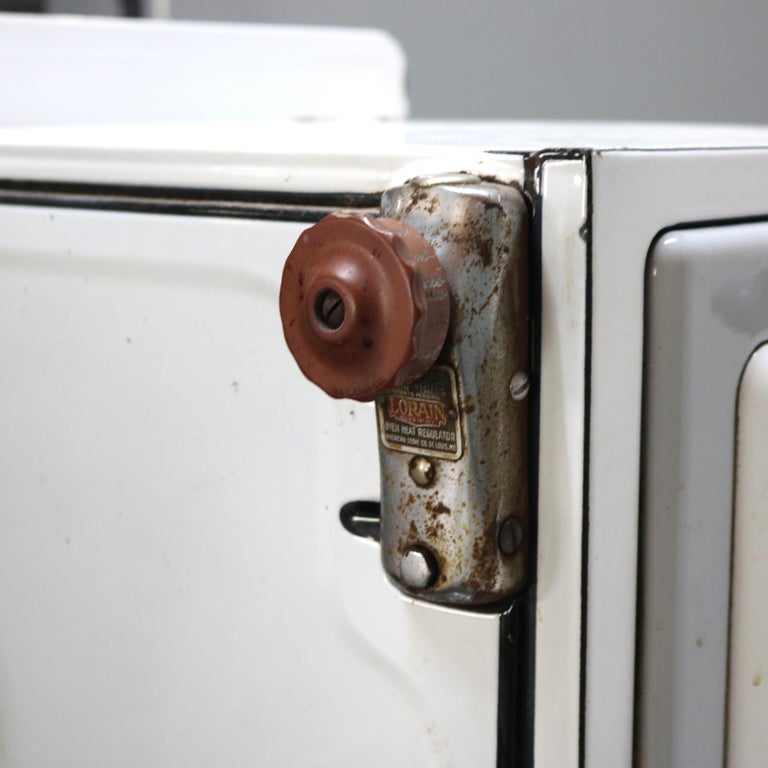 Antique Perfection Stove Co. New Process Enameled Stove Model CR-6-42 C1929