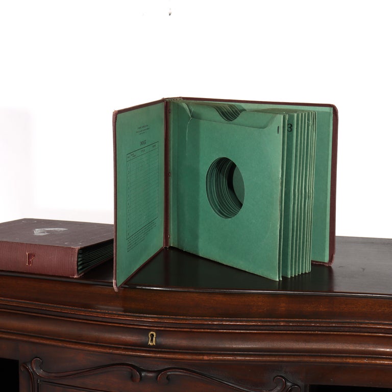Antique Victor Victrola VV-230 Mahogany Phonograph Credenza Cabinet C1920