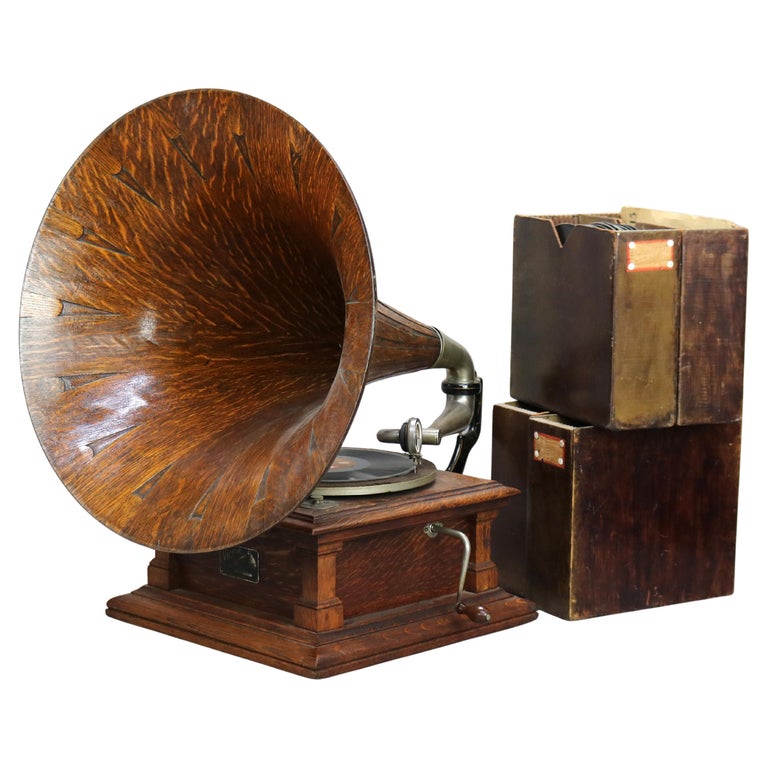 Antique Victor Victrola V Oak Phonograph with Oak Horn & Vinyl Records C1910