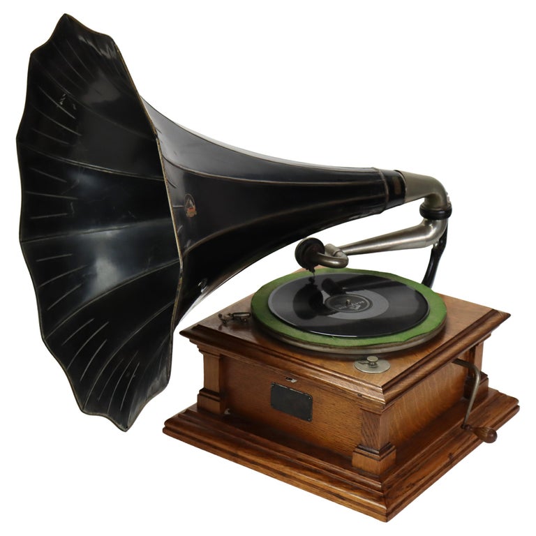 Antique Victor V Victrola Oak Disk Player & Horn C1910