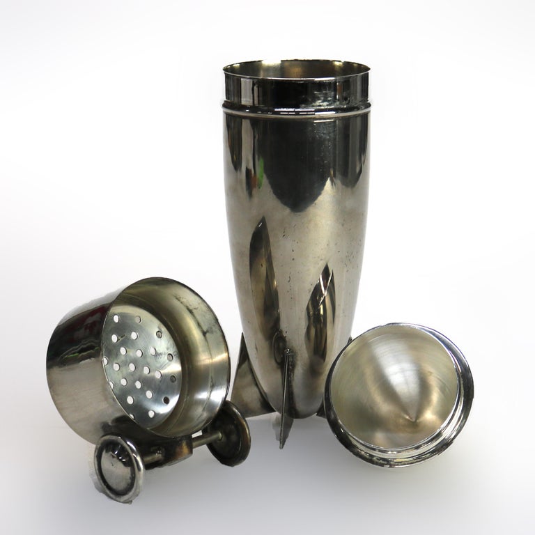Vintage Mid Century Modern Silver Plated Chrome Zeppelin Cocktail Shaker c1940