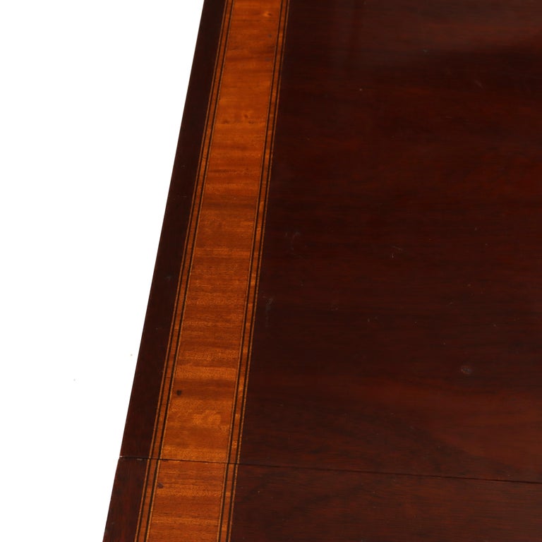 Antique Pembroke Style Banded & Inlaid Mahogany Drop Leaf Table c1920